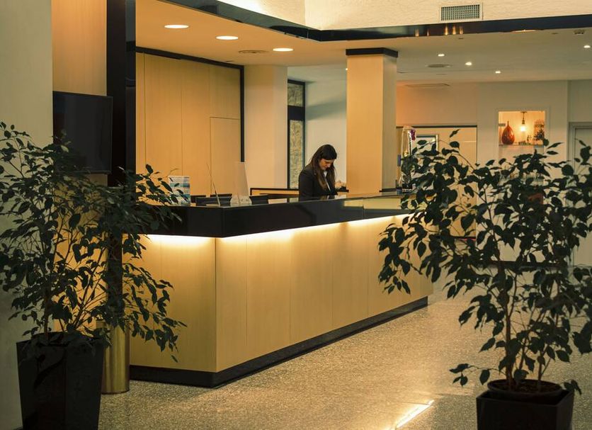 Front desk Photo