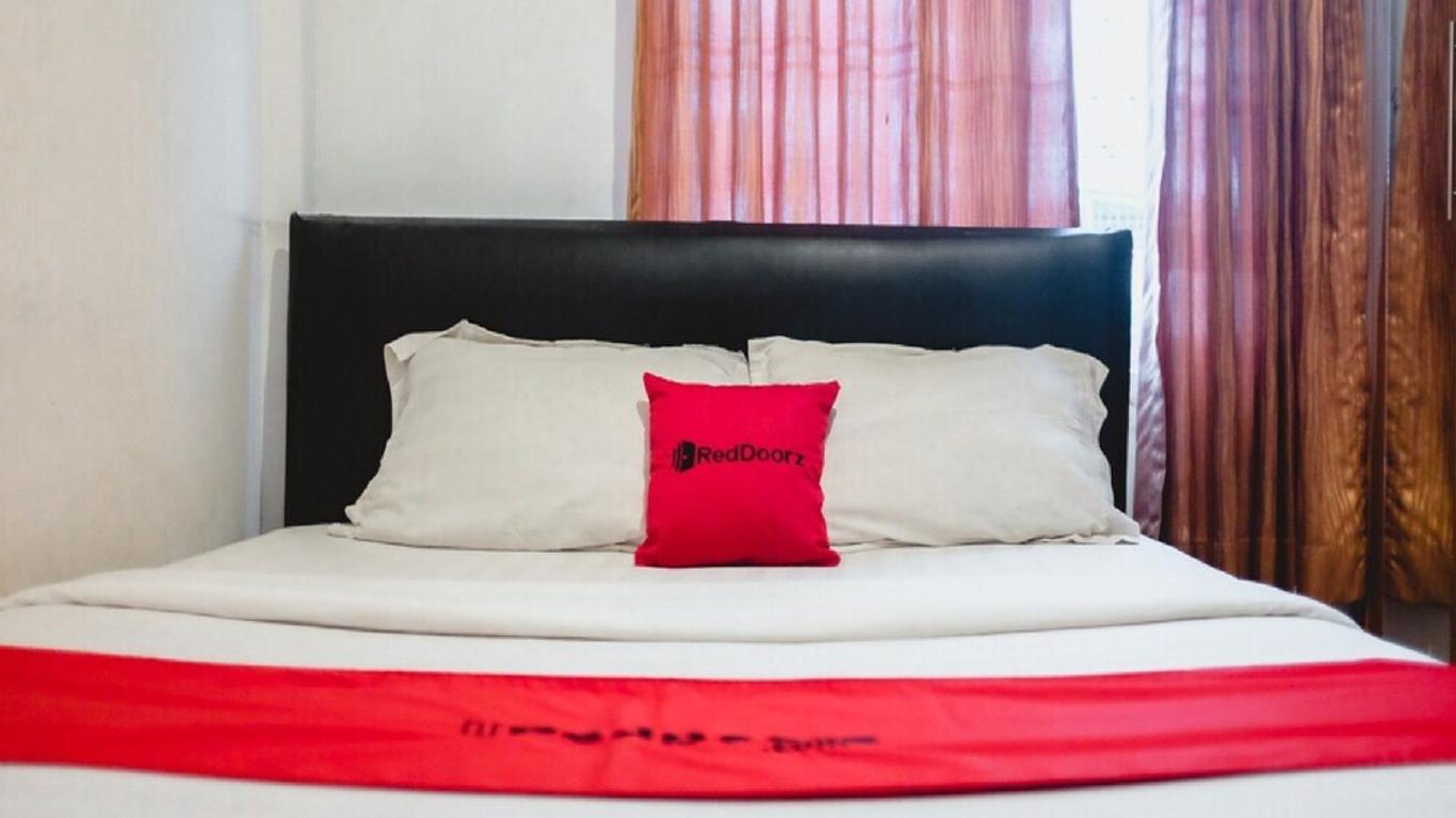 RedDoorz Plus Near Palembang Indah Mall