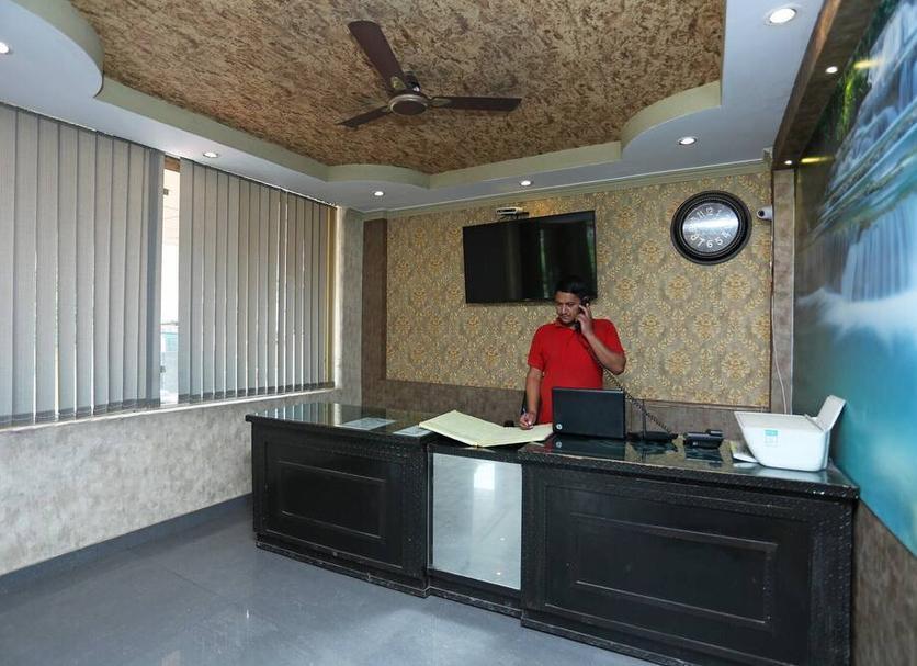 Front desk Photo