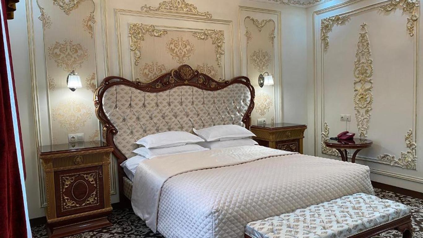 Lion Hotel