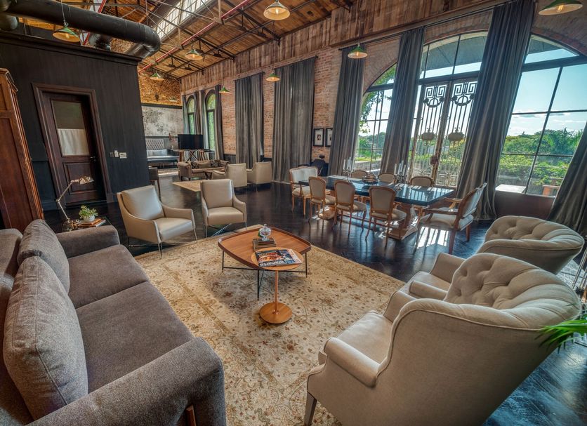 Factoria Hotel Asuncion lounge with sofas, armchairs and large arched windows