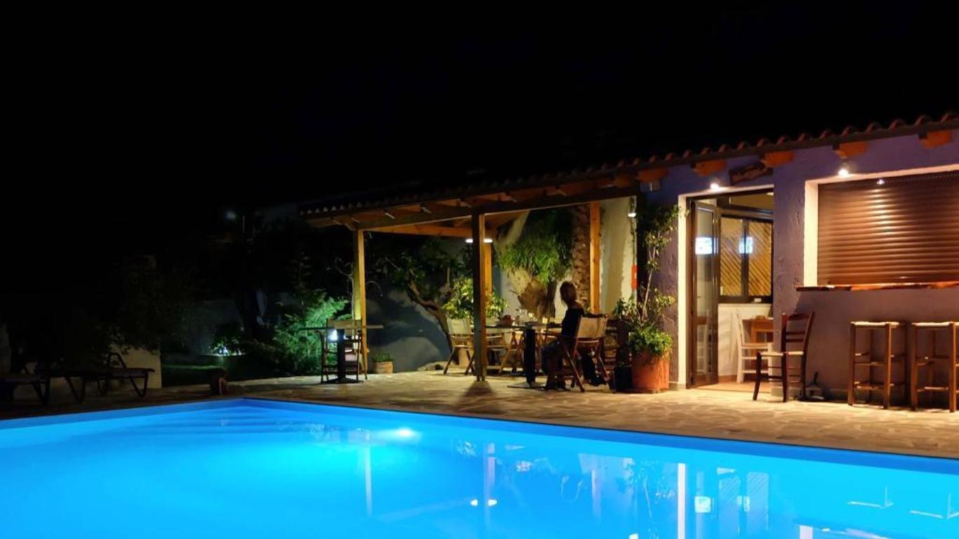 Irida Studios Hotel & Pool