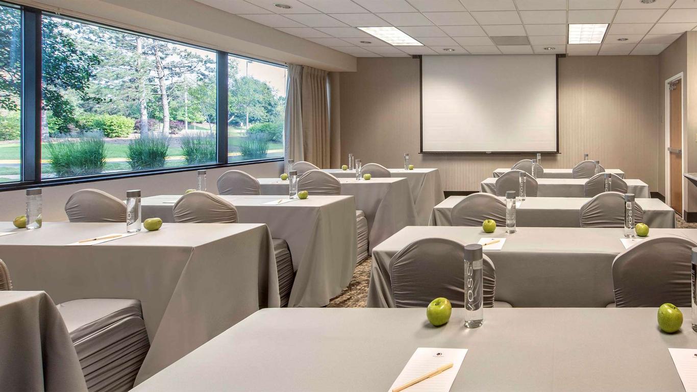 DoubleTree by Hilton Chicago Schaumburg