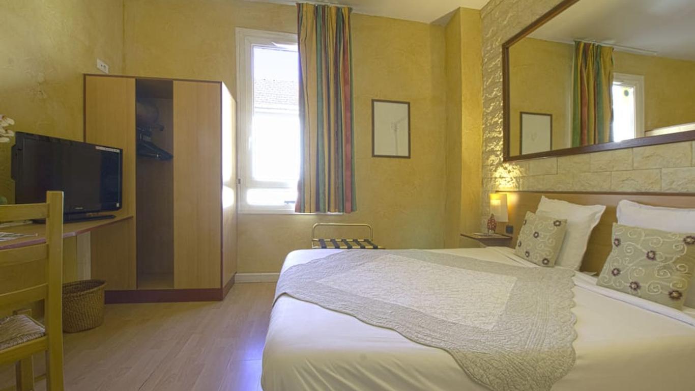 Hôtel Bosquet Pau Centre - Self Check In Budget Hotel