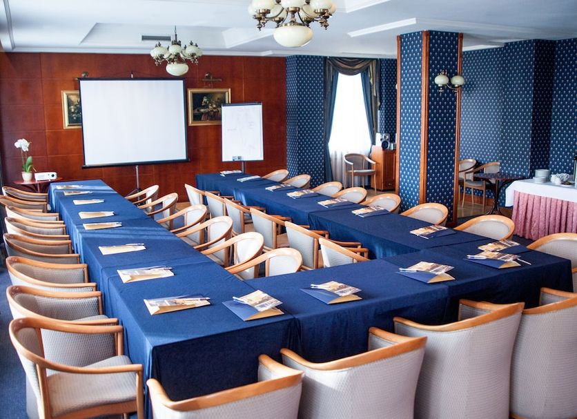 Szydlowski Gdansk conference room with U-shaped table setup and projector screen