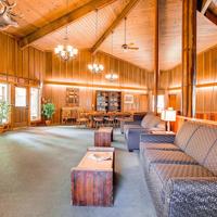 Rustic Retreat, Wi-Fi, Outdoor Hot Tubs, Free Onsite Parking for 1 Car PM5C