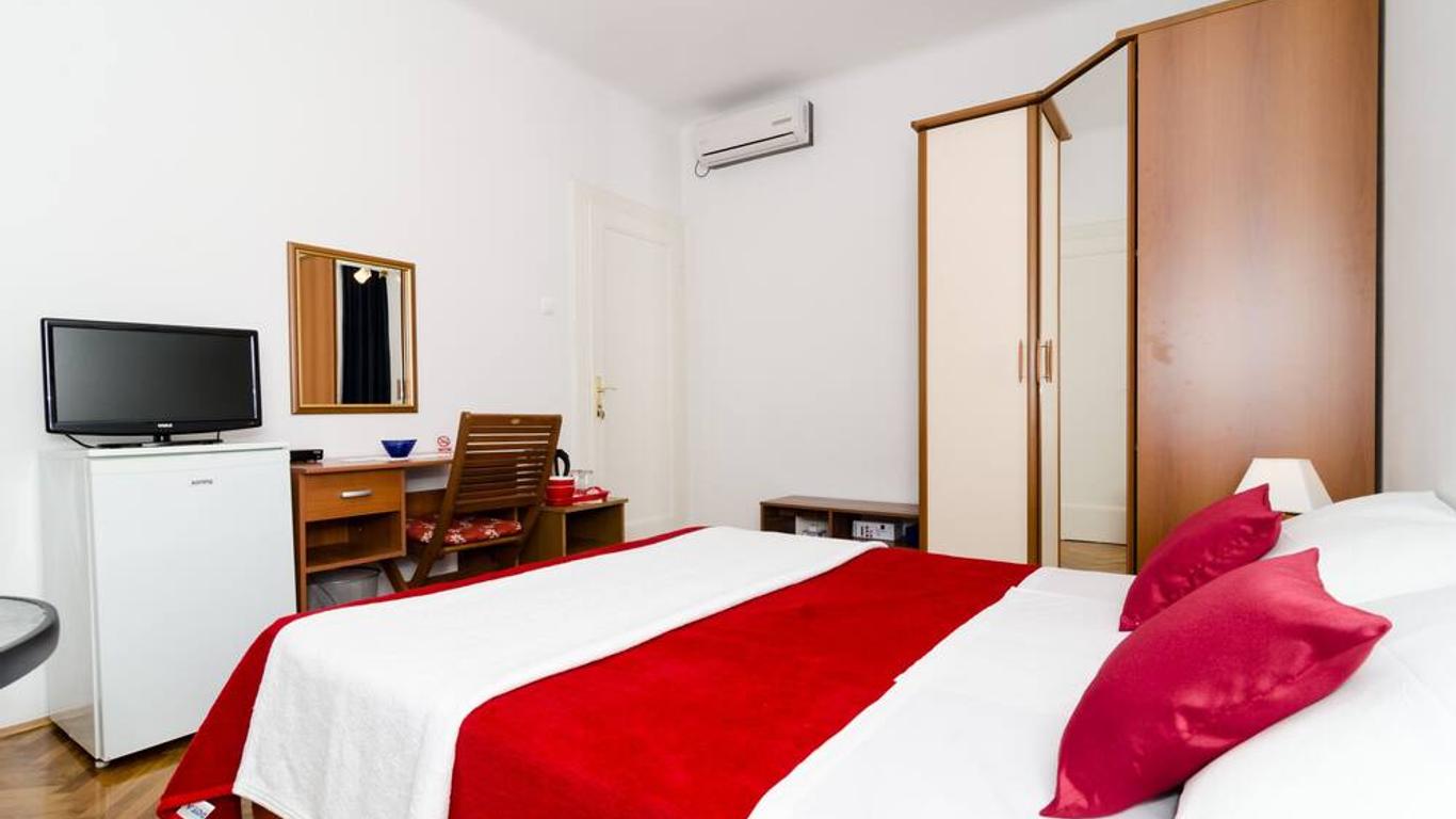 Apartment & Room Ivela