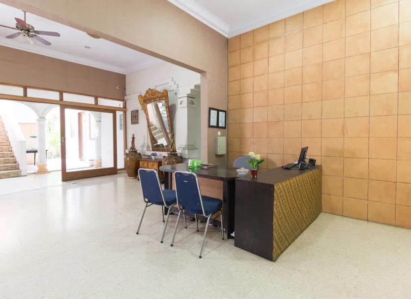 Front desk Photo
