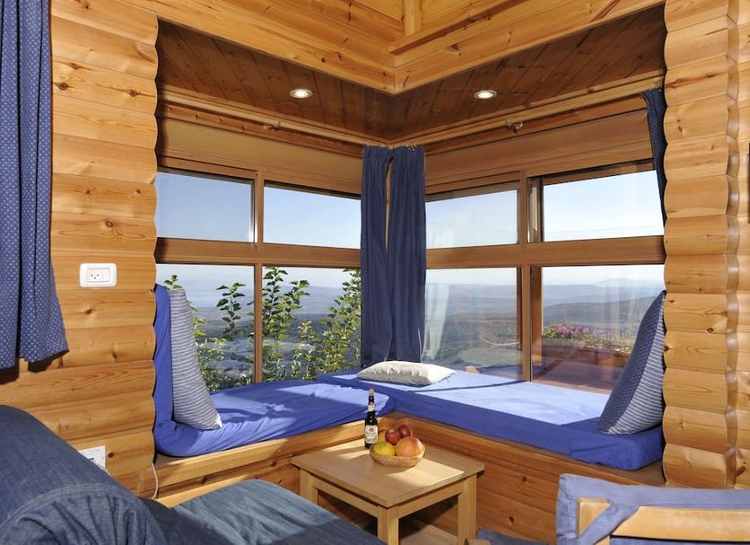 Ohn-Bar Guesthouse in Amirim, cozy wood-paneled lounge nook with corner window valley views