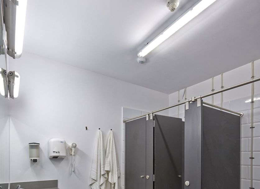 Hola Hostal Collblanc bathroom with double sinks, stalls and toilet in L'Hospitalet de Llobregat