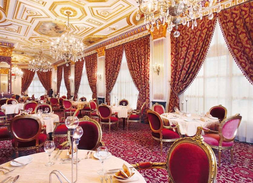 Banquet hall Photo