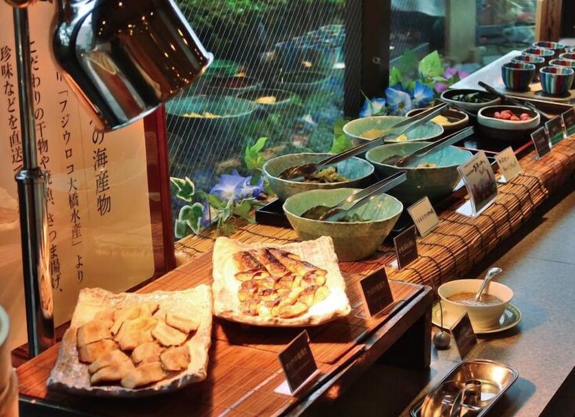 Koriyama View Hotel Annex in Kōriyama buffet counter with assorted dishes and drinks by a window