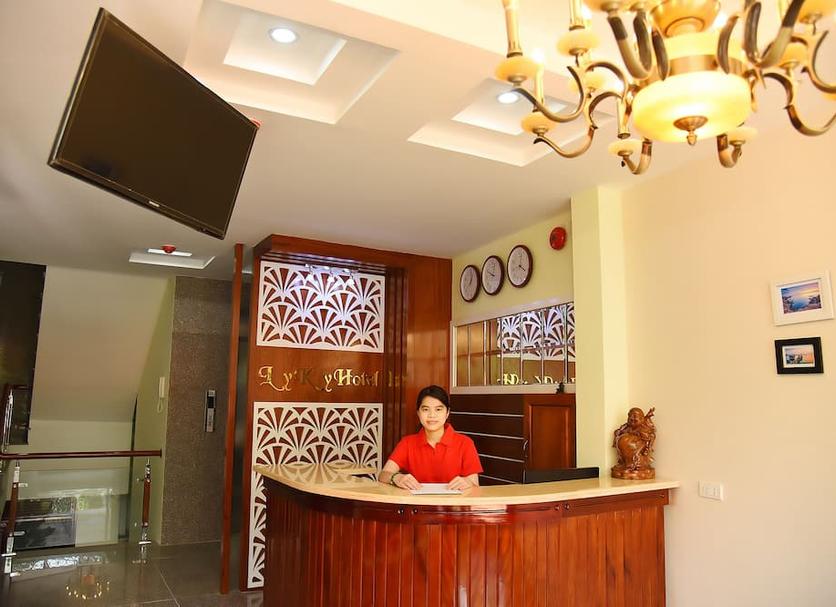 Front desk Photo
