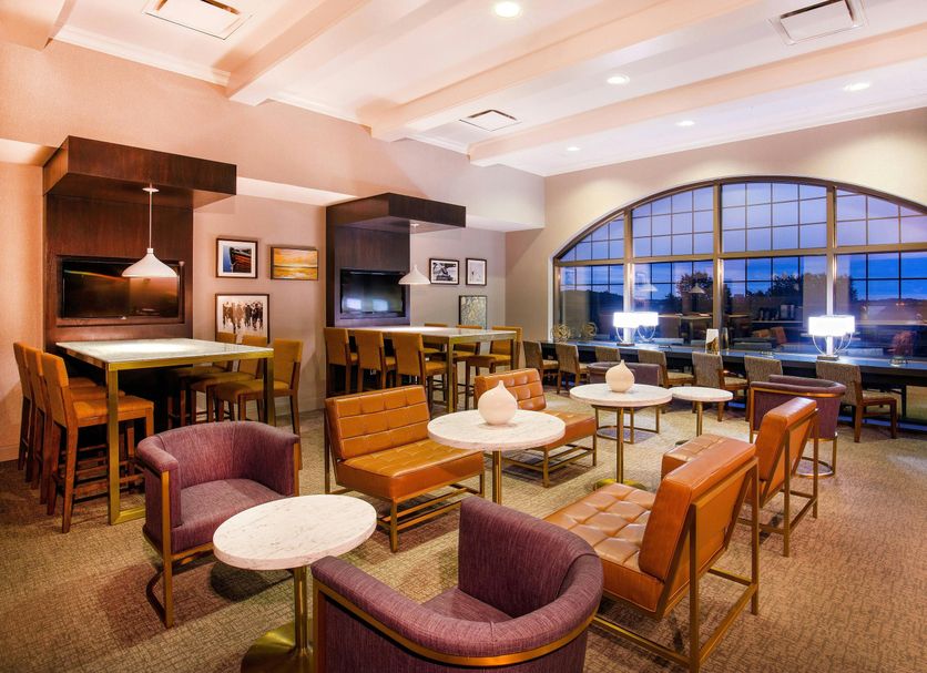 Sheraton Baltimore Washington Airport Hotel - Bwi lounge with seating and large arched window in Linthicum Heights
