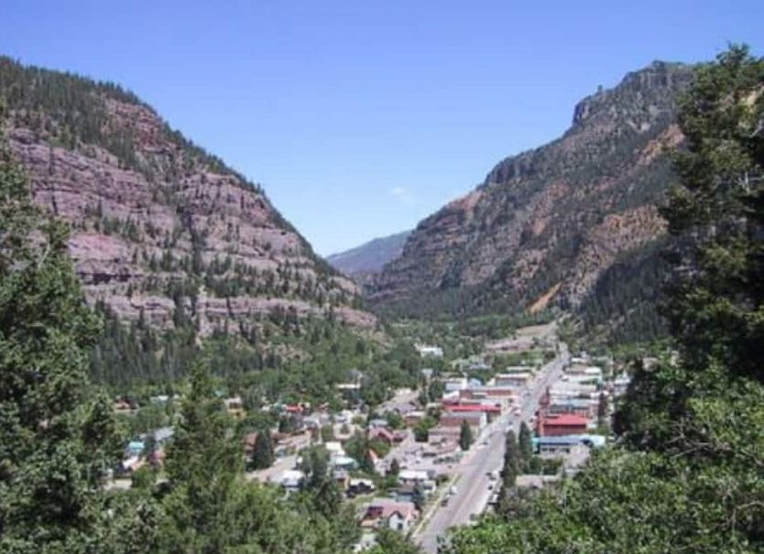 Bridal Veil Bed and Breakfast in Ouray with mountain views over the town and valley