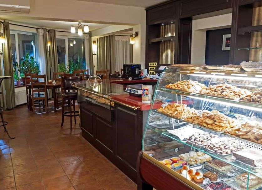 Pensiunea Luiza in Braşov breakfast buffet with glass pastry display and dining tables