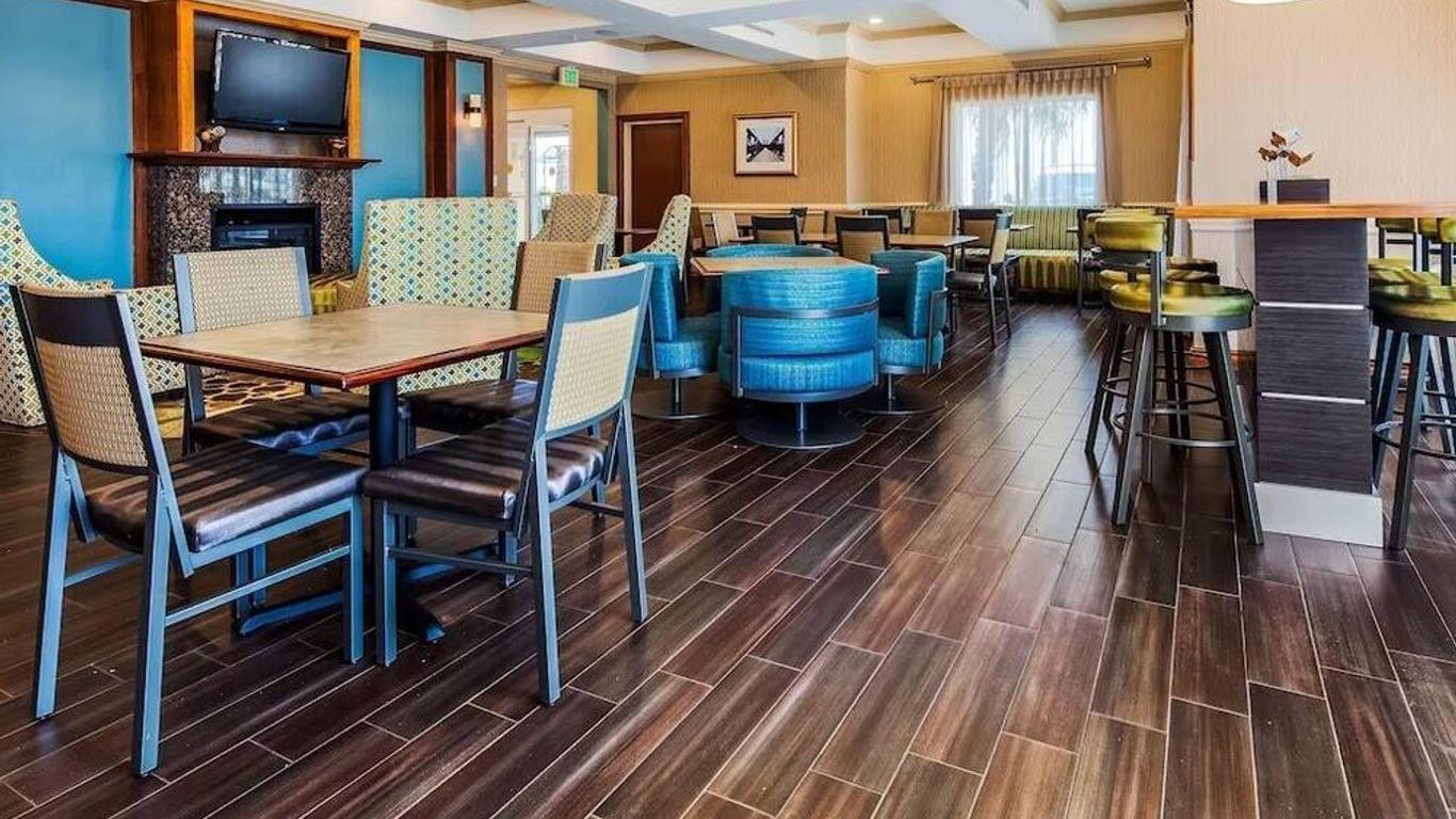 Comfort Inn and Suites