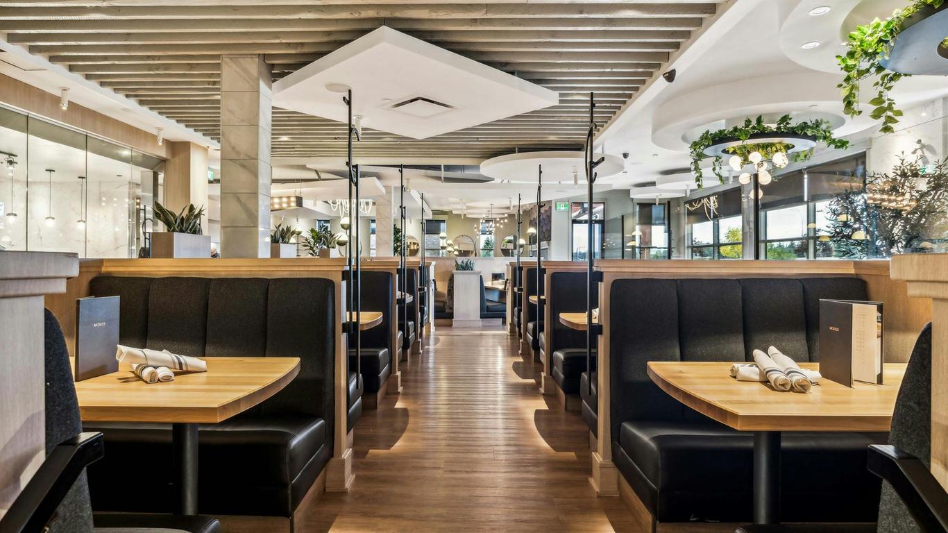 Sandman Signature Calgary Airport Hotel