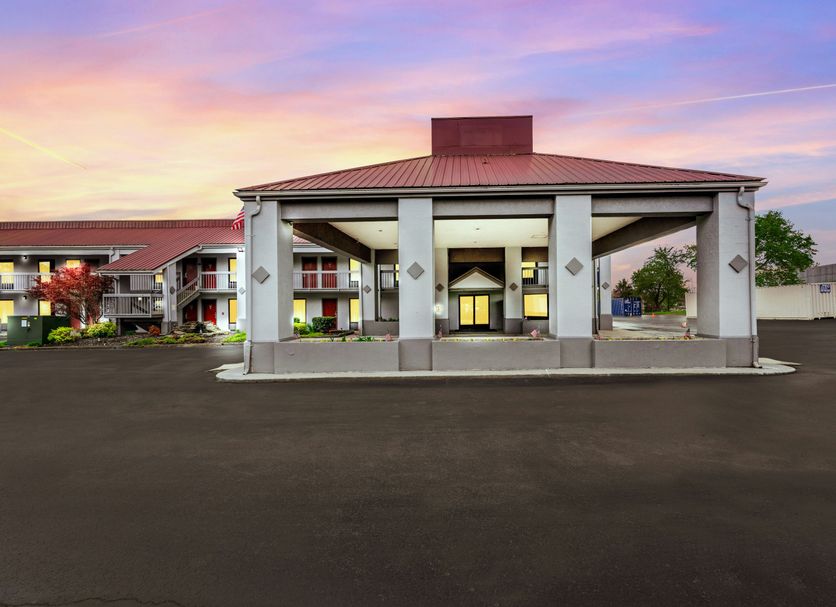 Red Roof Inn Kingsport exterior with covered entrance at sunset
