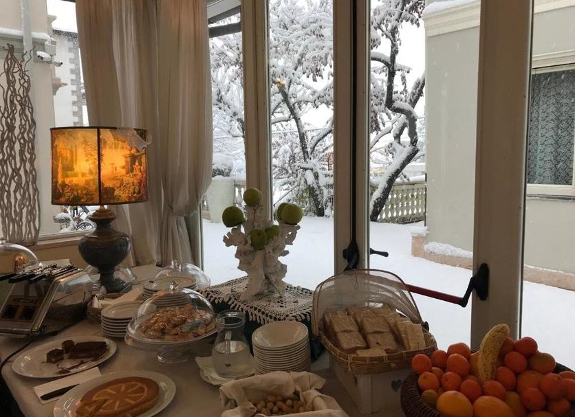 Buffet Photo