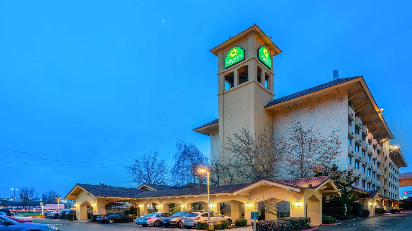 La Quinta Inn & Suites by Wyndham Seattle SeaTac Airport from 76