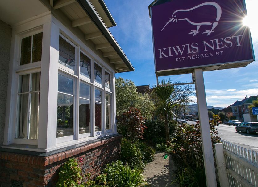 Kiwi's Nest Budget Accommodation & Backpackers sign and street view in Dunedin