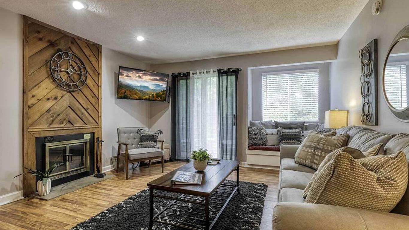 Cozy Resort-Style Gatlinburg Condo Indoor Pool!