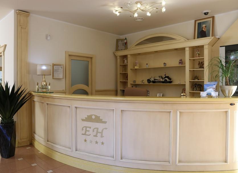 Front desk Photo