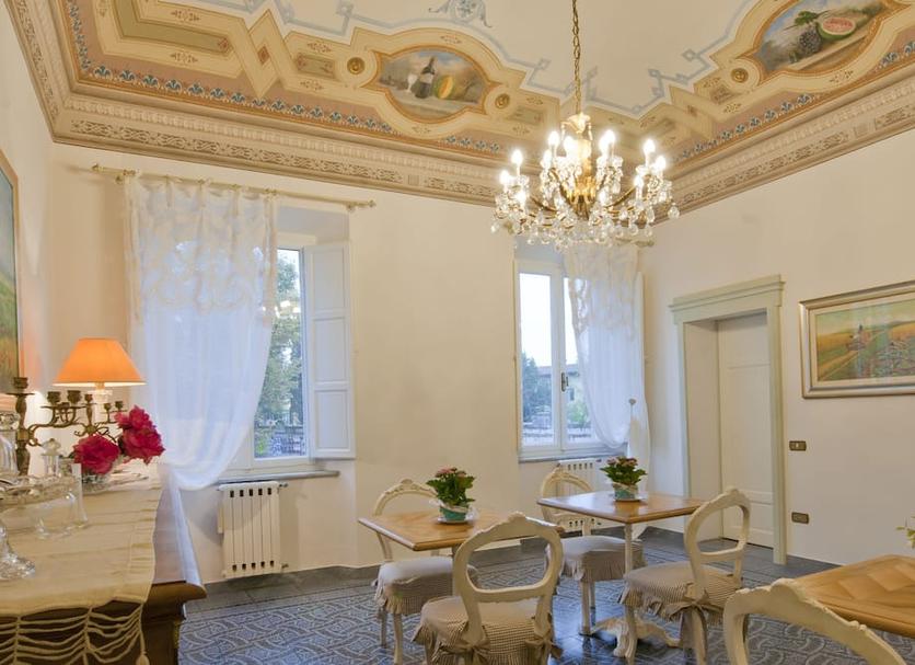Dining room Photo