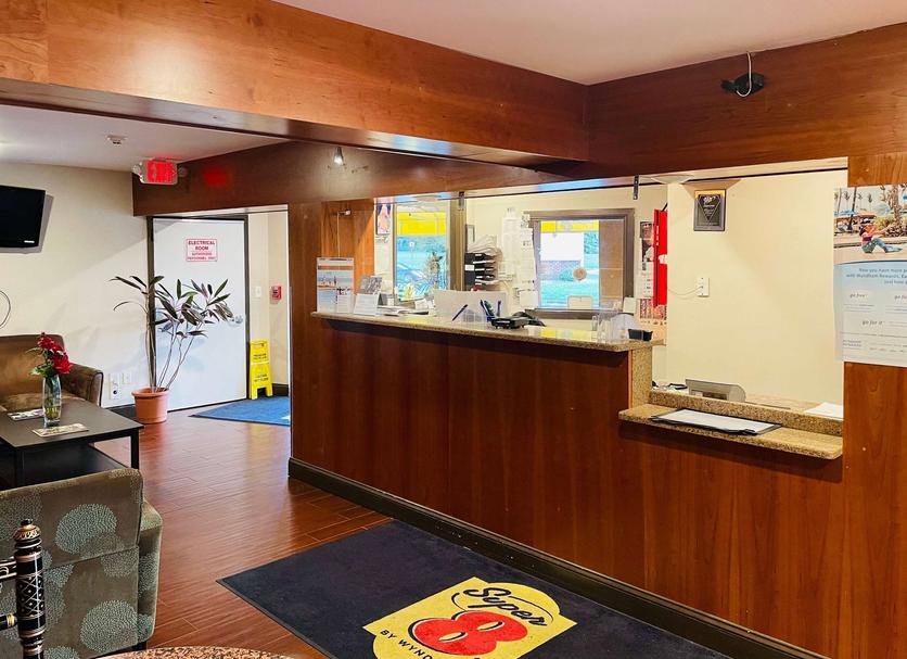 Front desk Photo