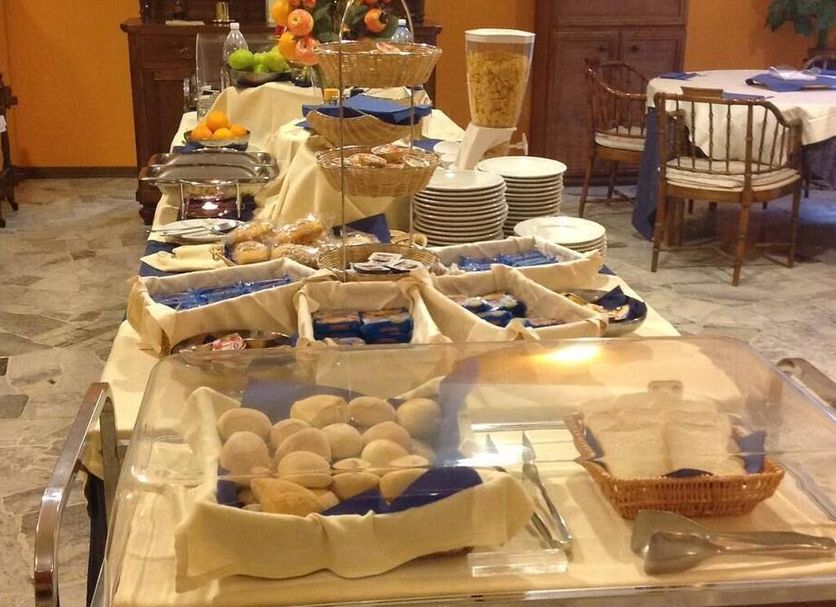 Buffet Photo