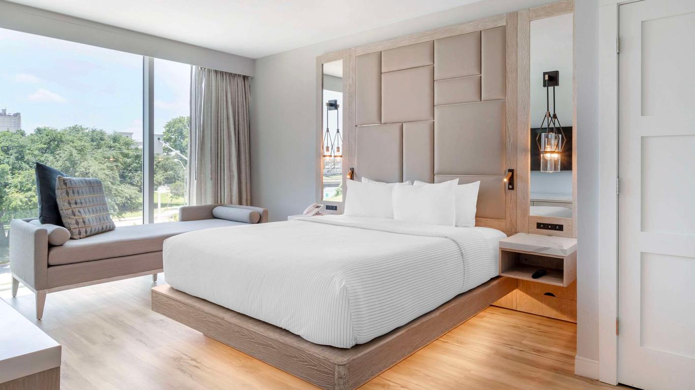 Cambria Hotel Waco University Riverfront