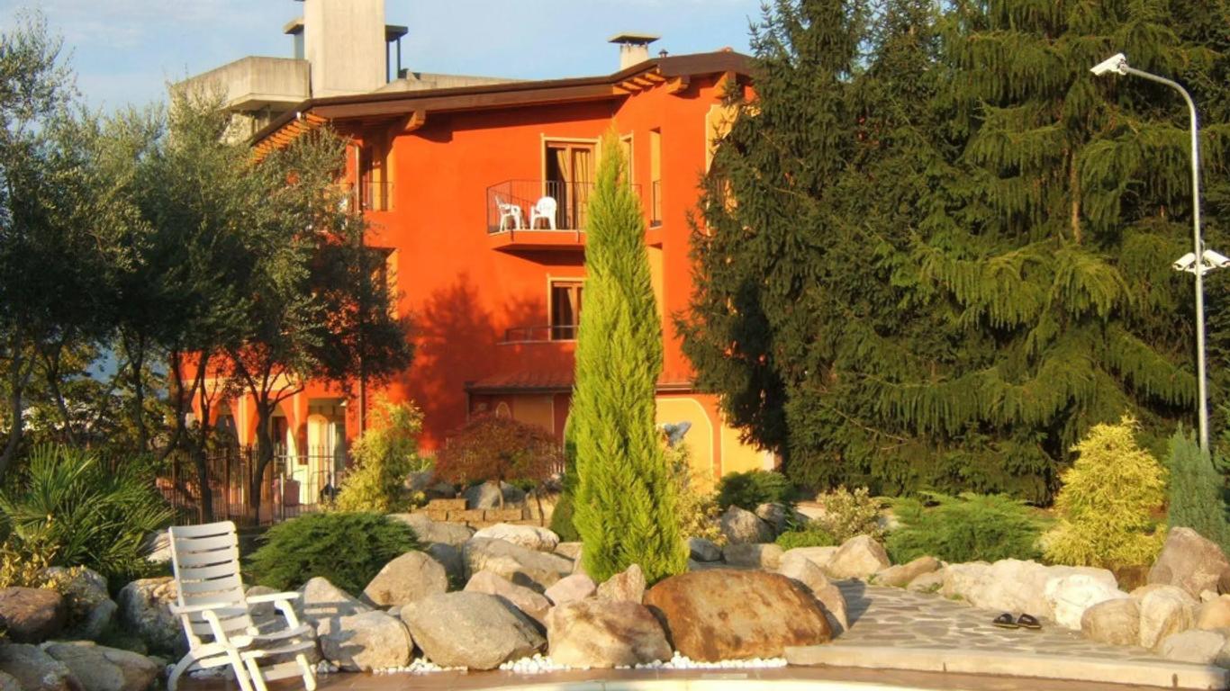 Hotel Empire Resort