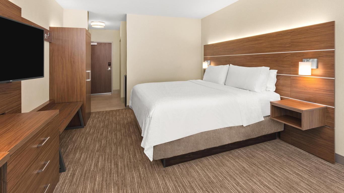 Holiday Inn Express & Suites Willows