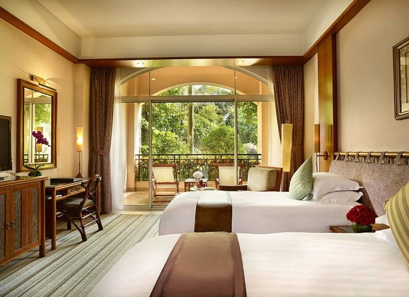 Hillview Golf Resort Dongguan room with two beds and balcony garden view in Dongguan