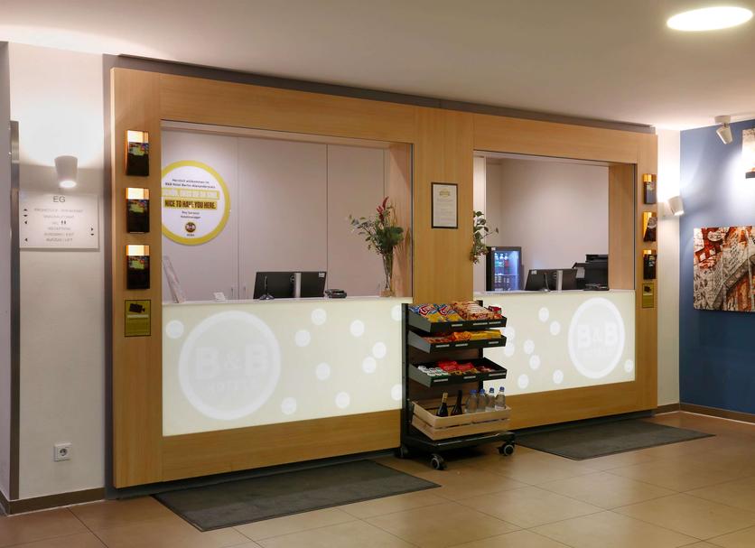 Front desk Photo