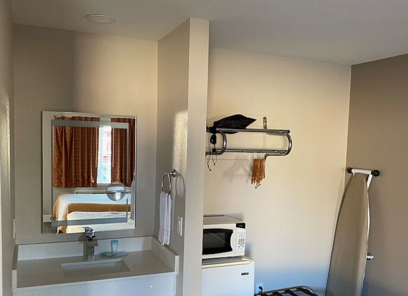 North Bay Inn Santa Rosa bathroom area with sink, mirror, mini fridge and luggage rack