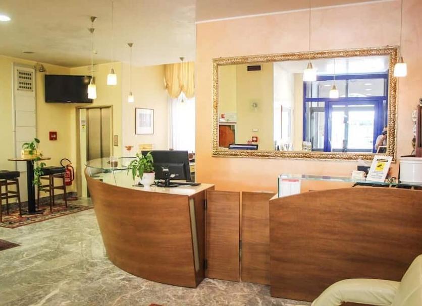 Front desk Photo
