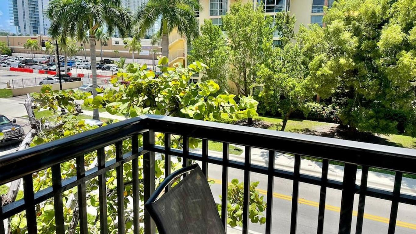 Sunny Isles Apartments by MiaRentals