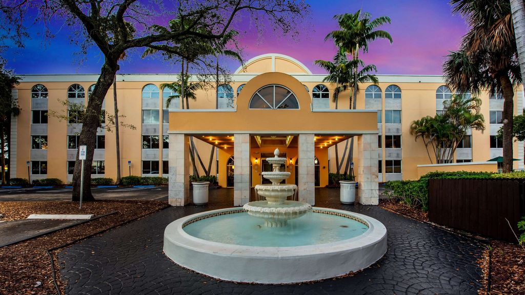 La Quinta Inn & Suites by Wyndham Fort Lauderdale Tamarac from 59