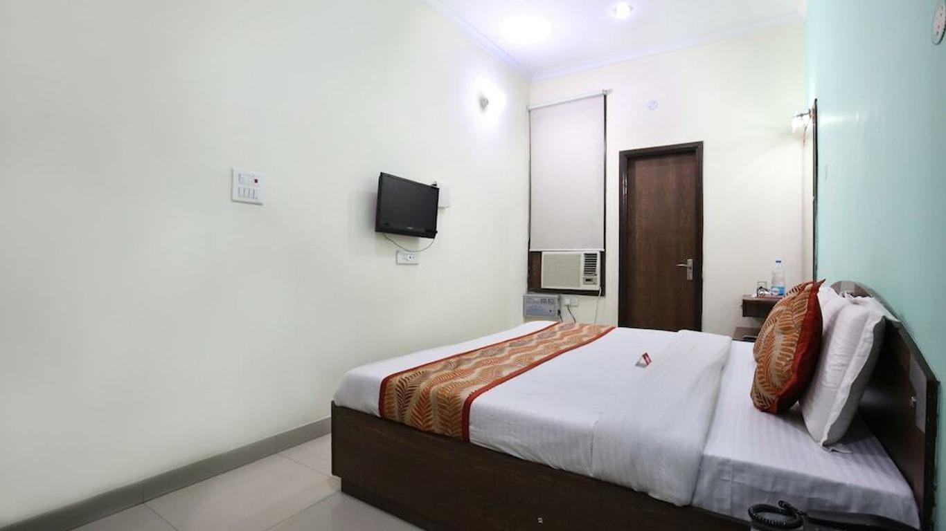 OYO 9056 Hotel Holiday Comfort