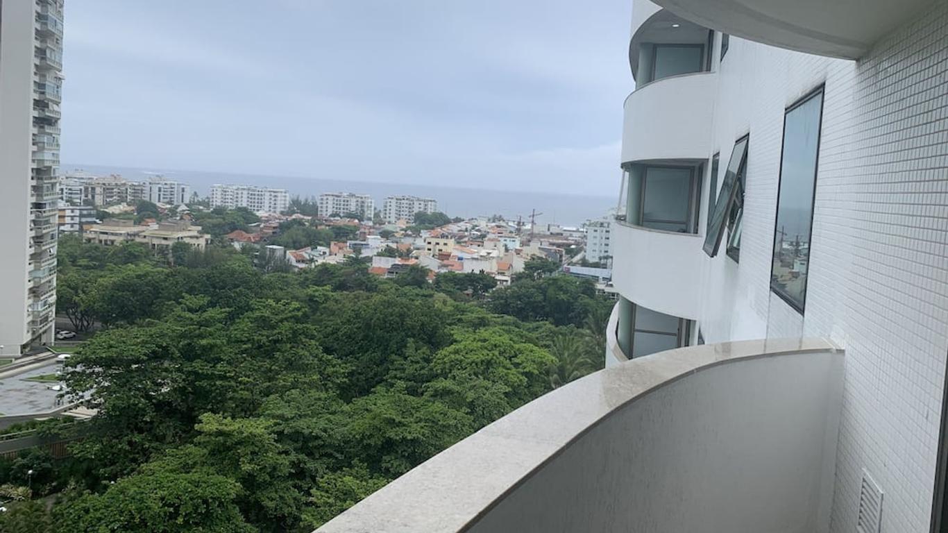 Lindo Flat na Barra da Tijuca com vista para o mar