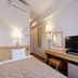 HOTEL AZ Fukuoka Amagi Inter single room with bed, desk, TV and wall mirror in Asakura