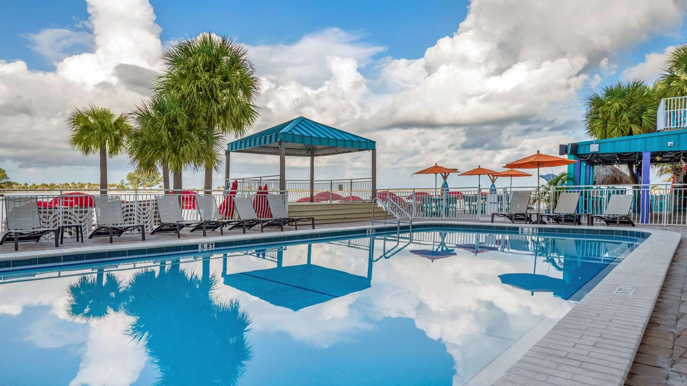 Winter the Dolphins Beach Club Ascend Hotel Collection from $119.  Clearwater Beach Hotel Deals & Reviews - KAYAK