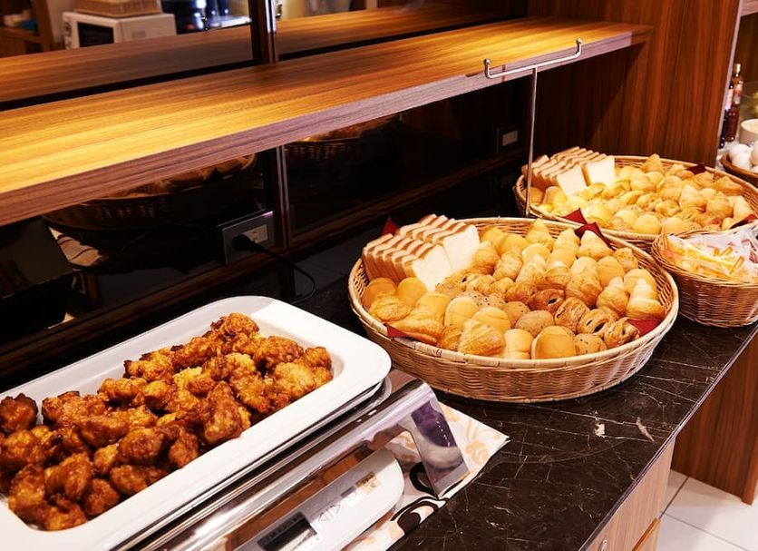 Super Hotel Jr Ueno Iriyaguchi Tokyo breakfast buffet with fried chicken, pastries and bread