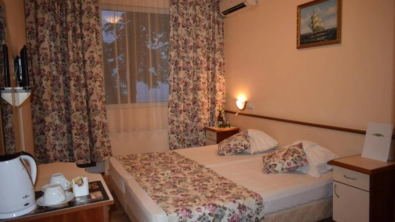 Ahilea Hotel - Free Pool Access