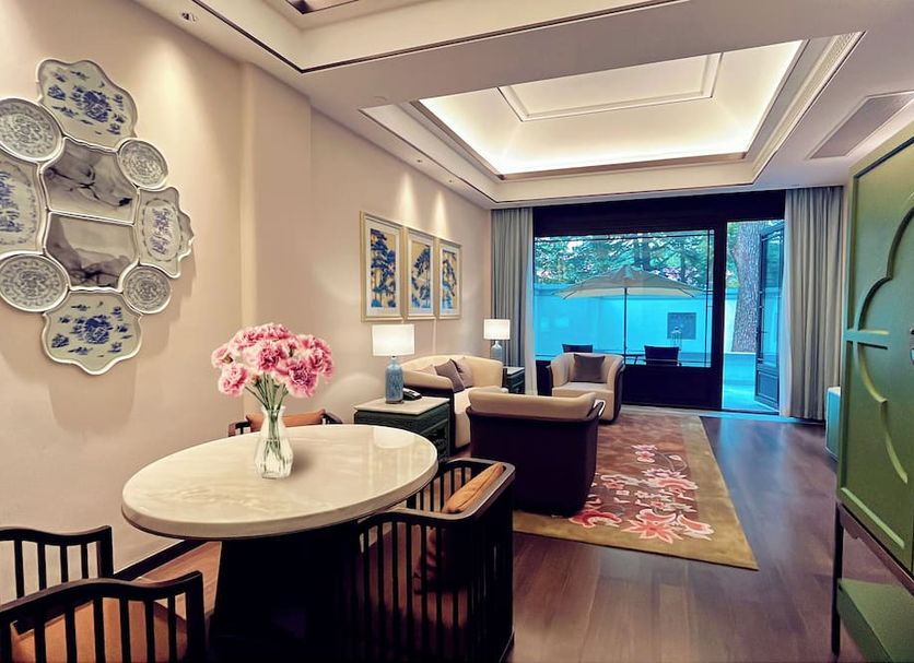 Hongqiao State Guest Hotel Shanghai lounge with seating, round table, floral decor and garden-view sliding doors