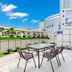 Aishangyijia Hotel Wuhu Zhongshan Road Pedestrian Street Branch rooftop terrace with table and chairs