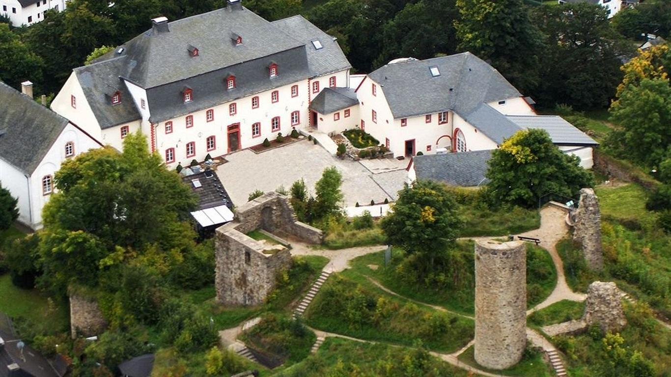 Schlosshotel Burghaus Kronenburg