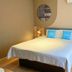 Home Inn Neo Wuxi Xihu East Road Dongting guest room with double bed and bedside lamps in Wuxi